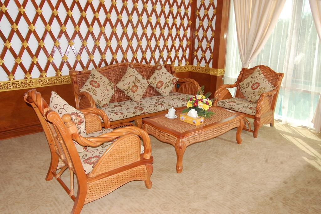 Su Tine San Royal Palace Hotel Bagan Habitación foto